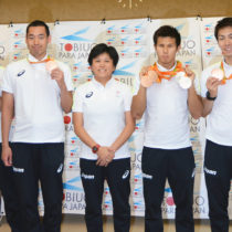 水泳の木村らが帰国「４個のメダルより金メダルが欲しかった」